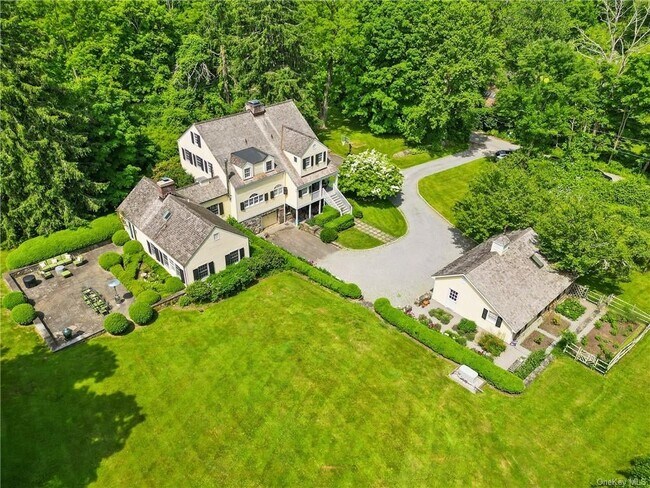 Building Photo - 1 Twin Lakes Dr