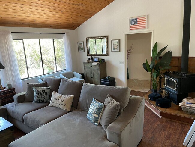 Foto del edificio - 3 bedroom, 2 bath remodeled home in Lake Wildwood, Penn Valley, CA 95946