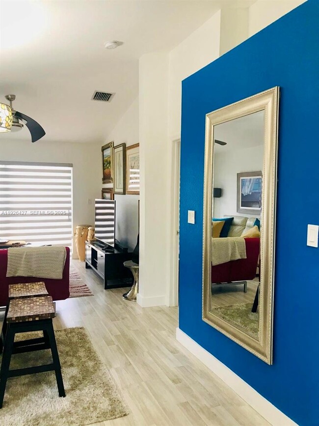 Foto del edificio - 5072 NW 115th Ct