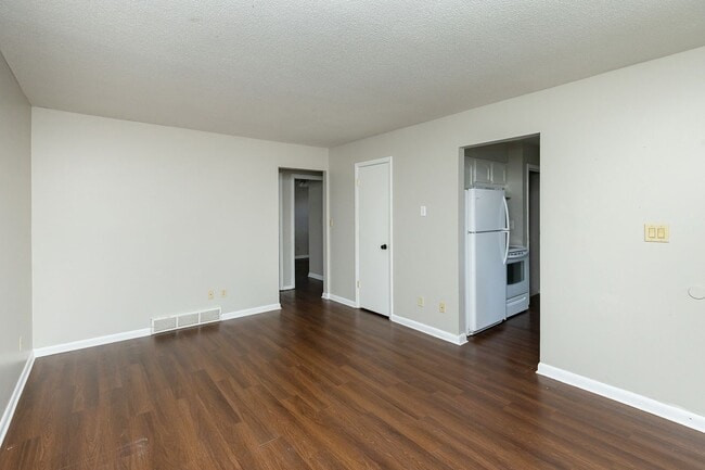 Building Photo - 310 NE Trilein Dr