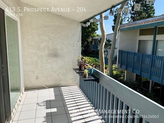Building Photo - 613 S Prospect Ave