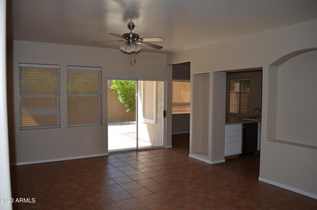 Foto del edificio - 8704 E Keats Ave