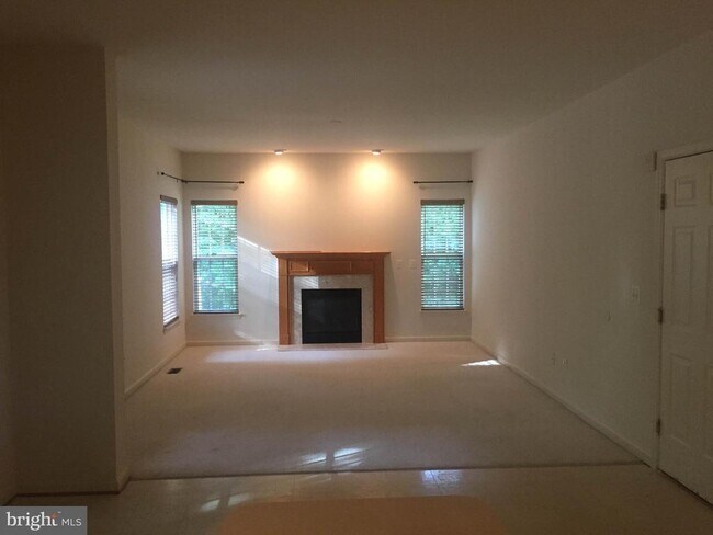 Foto del edificio - 5641 Eppes Island Pl