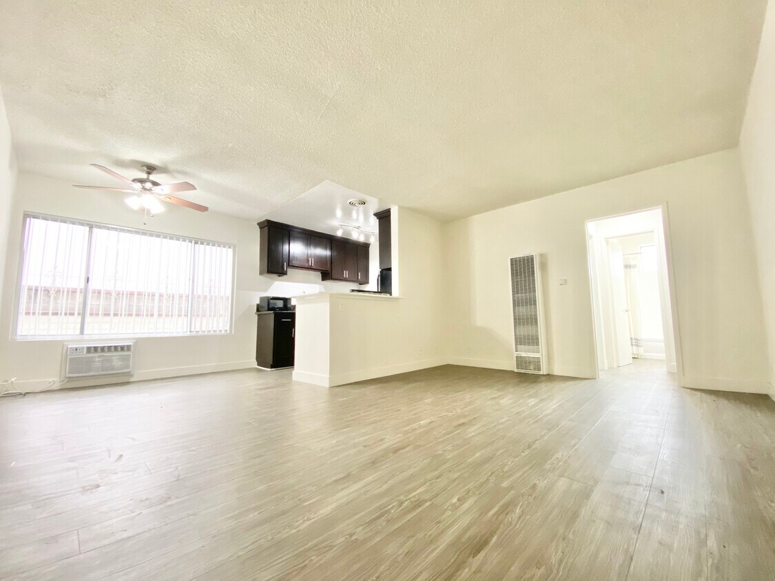 Foto principal - 12811 Caswell Ave