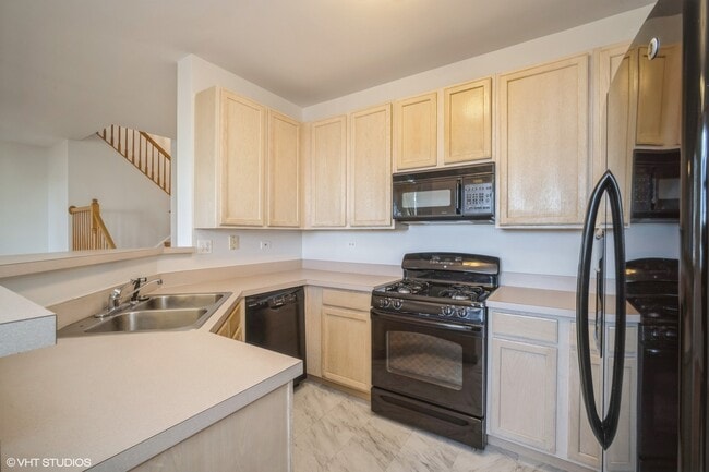 Building Photo - 2405 Madiera Ct