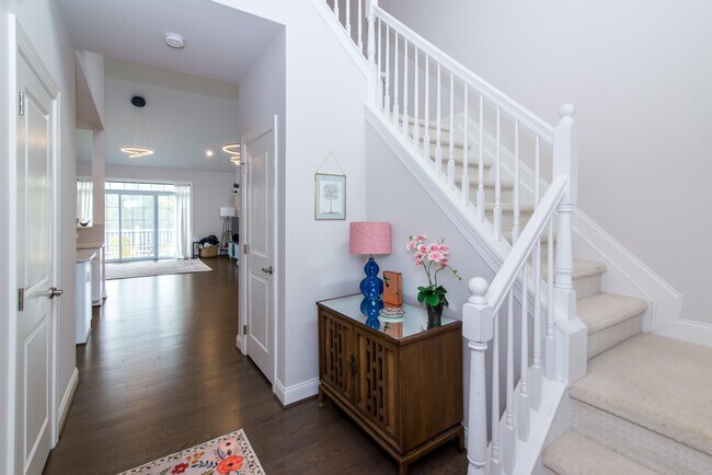 Building Photo - 2544 Oxford Cir