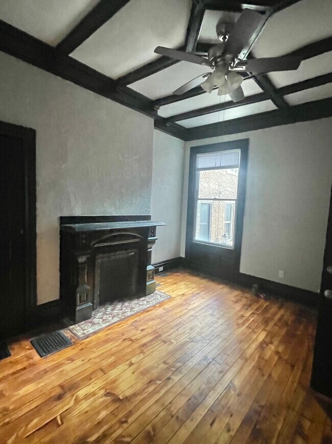 Building Photo - 1113 Linden Plz