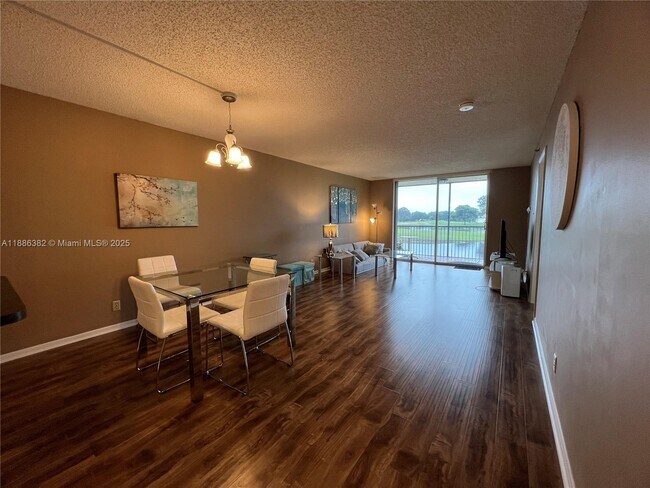 Foto del edificio - 3150 W Rolling Hills Cir