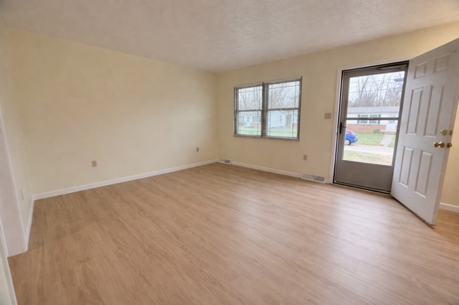 Building Photo - 526 Broadway Ave