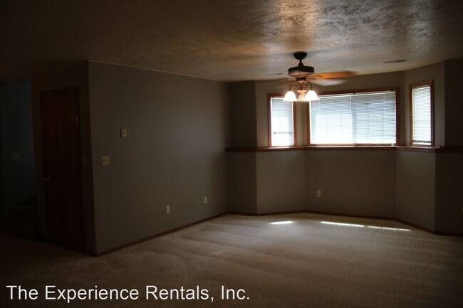 Building Photo - 4 br, 2 bath House - 5606 W. 58th St