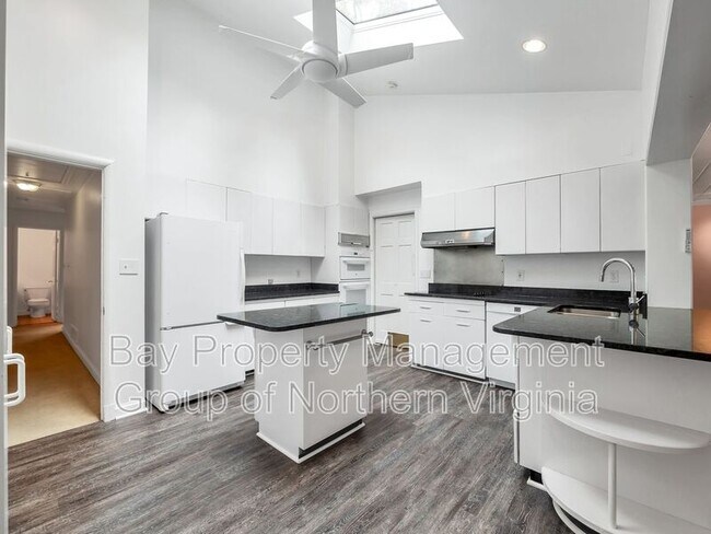 Building Photo - 6208 Tally Ho Ln