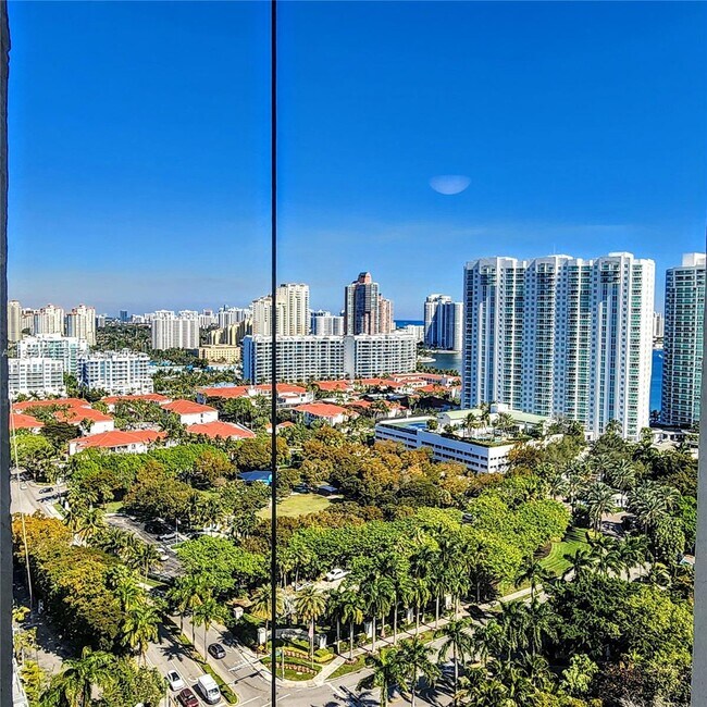 Foto del edificio - 18181 NE 31st Ct