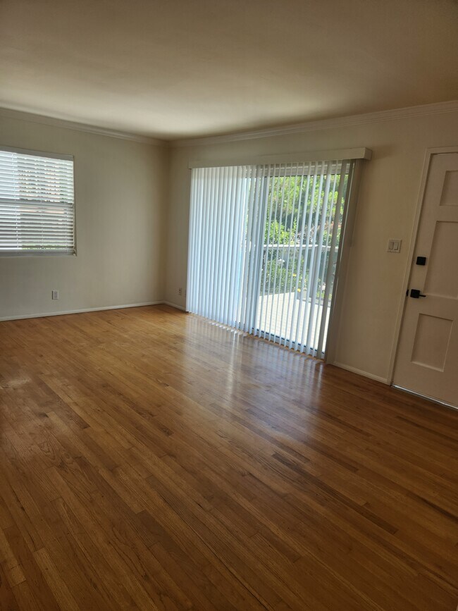 Sala de estar - 3461 Greenfield Ave