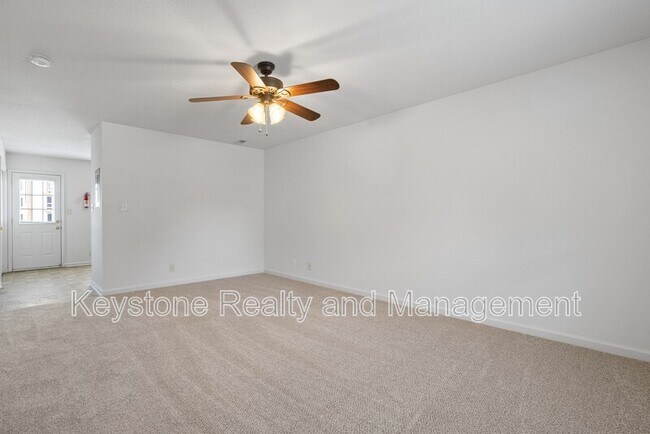 Foto del edificio - 512 Peachers Ridge Rd