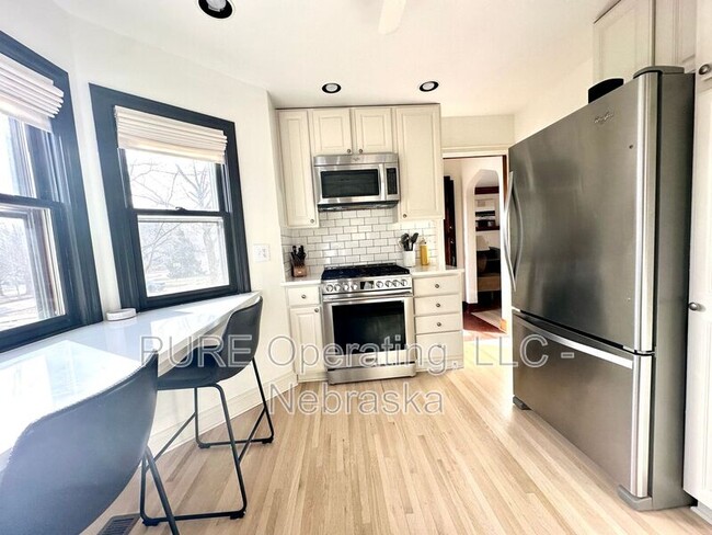 Building Photo - 4928 Happy Hollow Blvd