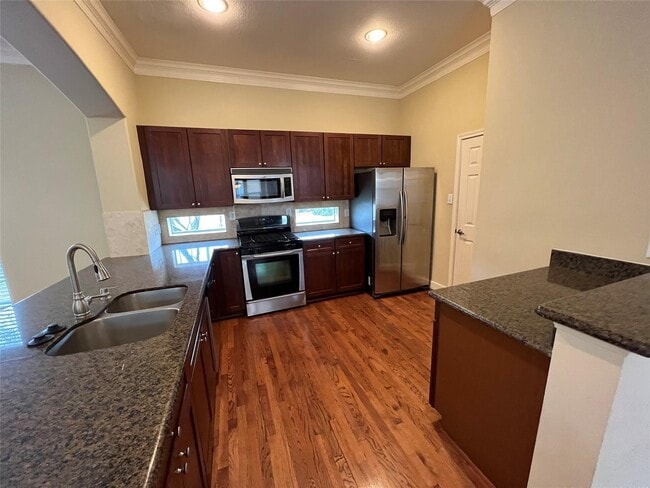 Building Photo - 1138 W 26th St