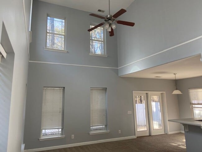 Building Photo - 640 Summer Hill