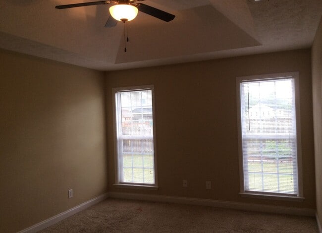 Building Photo - 6078 White Pine Dr