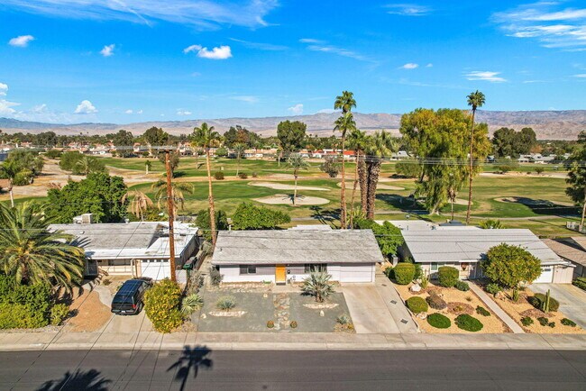 Foto del edificio - 77530 California Dr