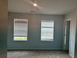 Building Photo - 5735 Blue Grama Dr