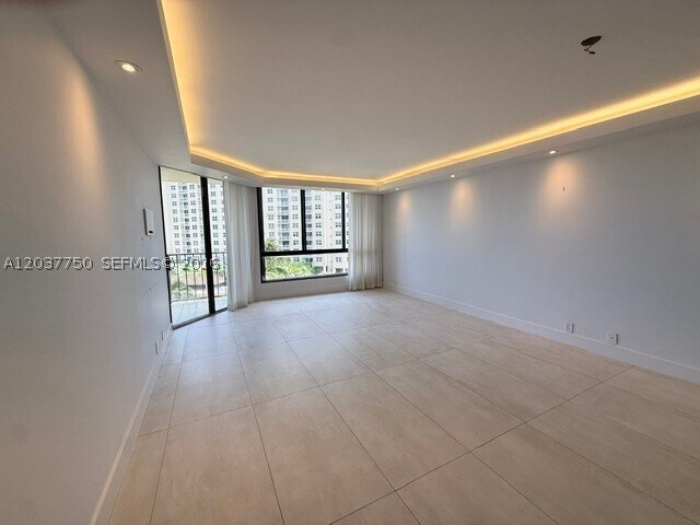 Foto del edificio - 520 Brickell Key Dr