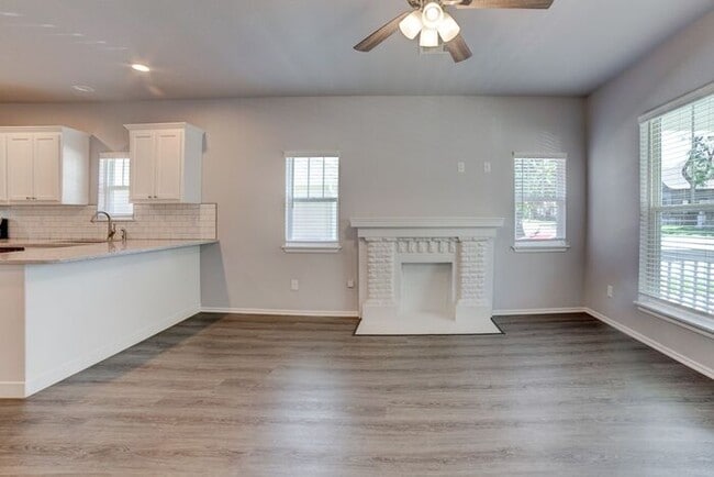 Foto del edificio - 1/1 Duplex Near TU With Large Fenced Yard!