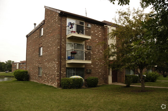 Building Photo - Wine Tree Apartments