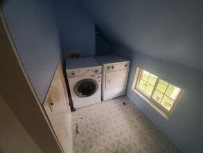 Building Photo - 211 E Somo Ave
