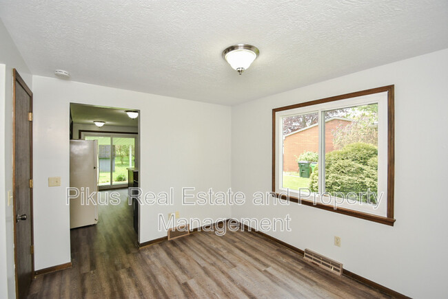 Foto del edificio - 2430 57th St NE