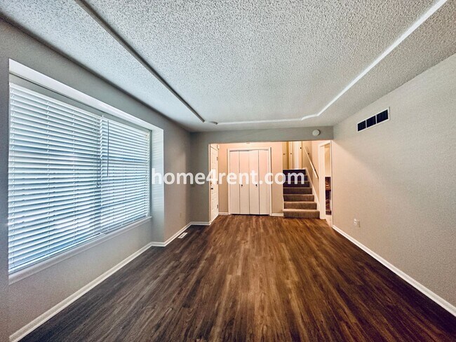 Foto del edificio - Beautiful Overland Park Home!