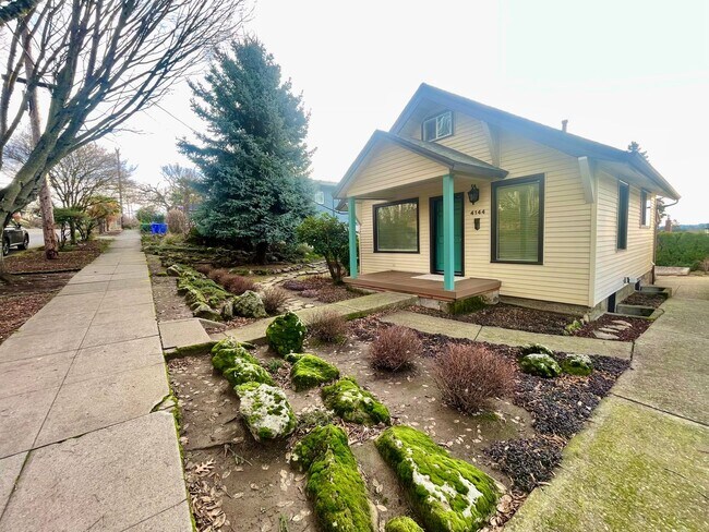 Foto del edificio - Discover Comfort & Charm in a Prime Location: 2BD/2B Single-Family Home!