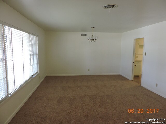 Foto del edificio - 115 Clearview Dr