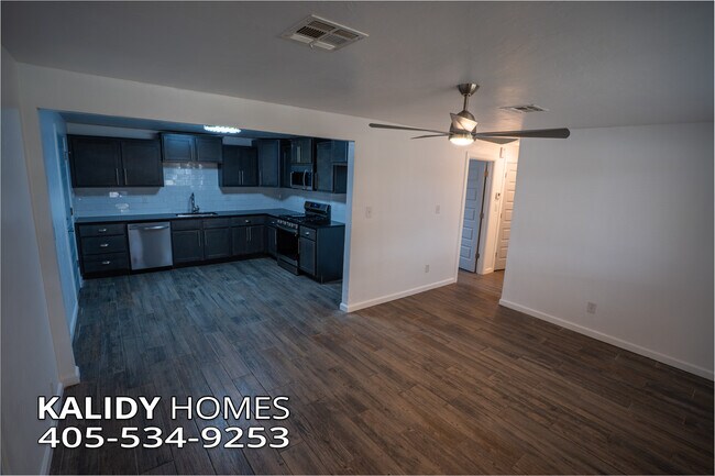 Building Photo - 1233 SW 65th St