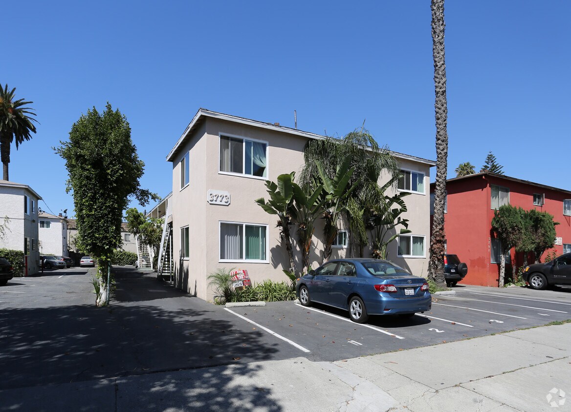 Primary Photo - 3773 S Barrington Ave