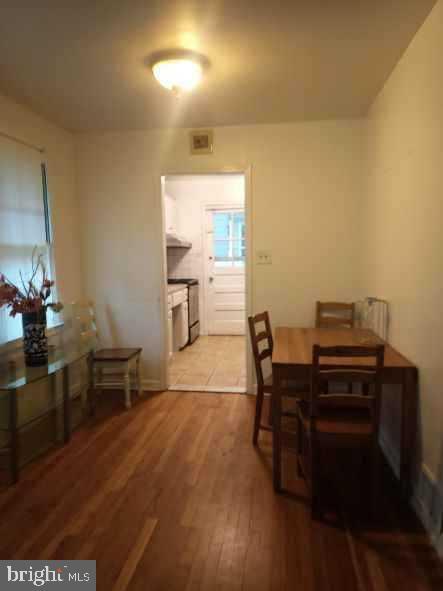 Foto del edificio - 9809 Montauk Ave