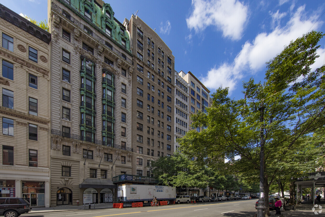 lincoln-square-apartments-in-new-york-ny-apartments