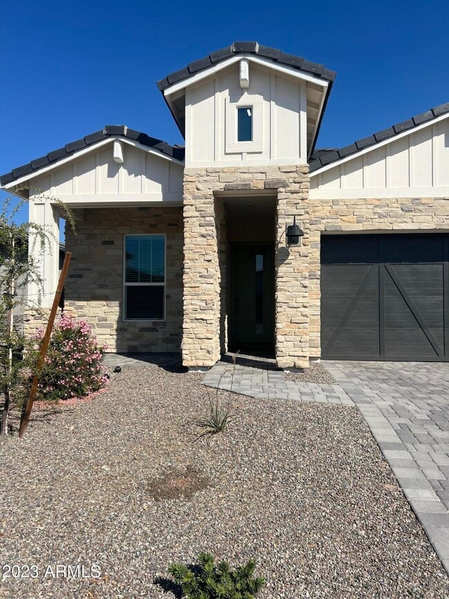 Building Photo - 10544 W Albert Ln