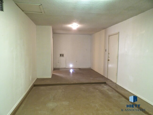 Building Photo - Great move in ready home close to Ft. Bliss
