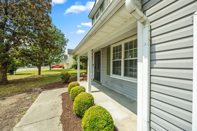 Building Photo - WOODLAKE