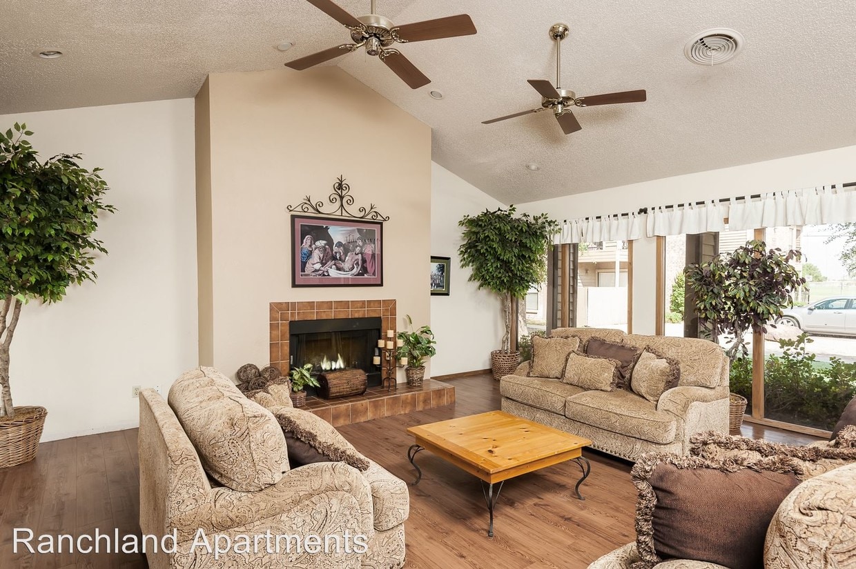 Primary Photo - 2 br, 2 bath Apartment - 1212 E. Wadley Ave