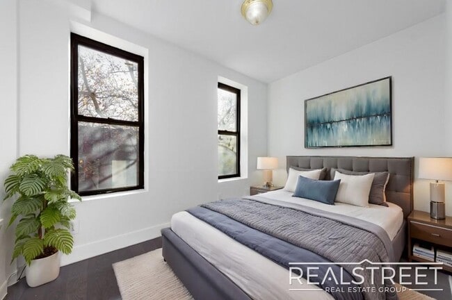 Building Photo - New 3 BED 1.5 Bath in Bed Stuy!