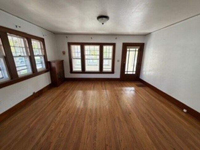 Foto del edificio - 3 Bedroom 1 BA single family in the heart ...
