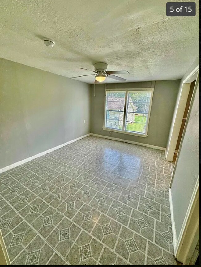 Foto del edificio - 4265 Woodlawn Ave