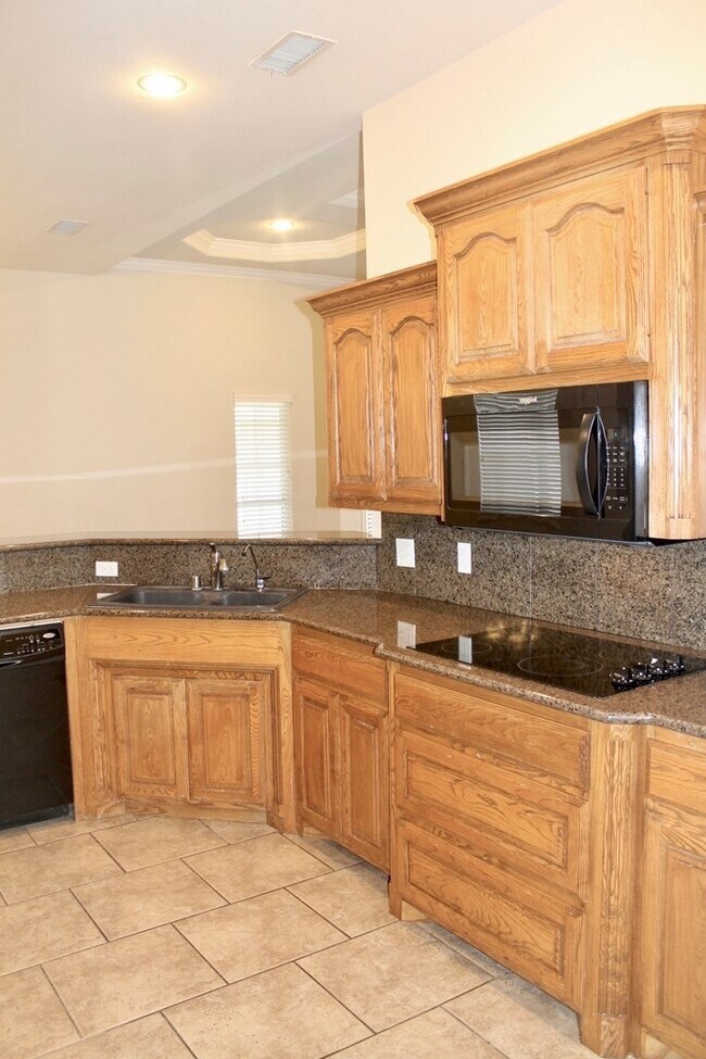 Building Photo - Beautiful 4 Bedroom home For Lease or For ...