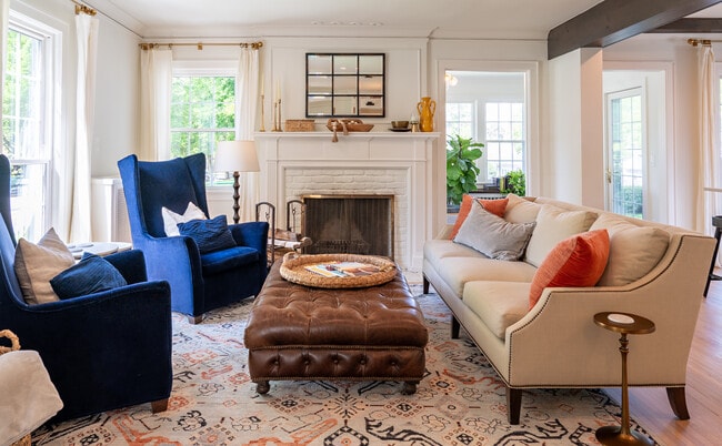 Wood-burning fireplace - 1697 Pinehurst Ave