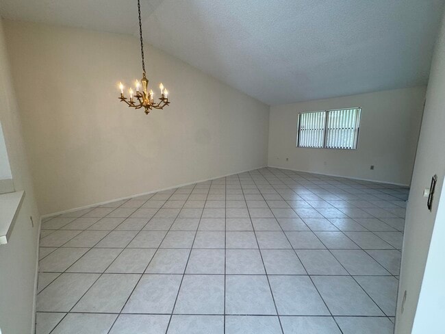 Building Photo - 446 Knollwood Ct