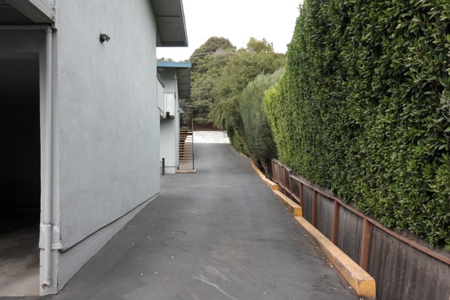 Photo - 2220 Lake Rd Apartment