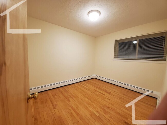 Foto del edificio - No Brokers Fee, Heat, Hot Water Included, ...