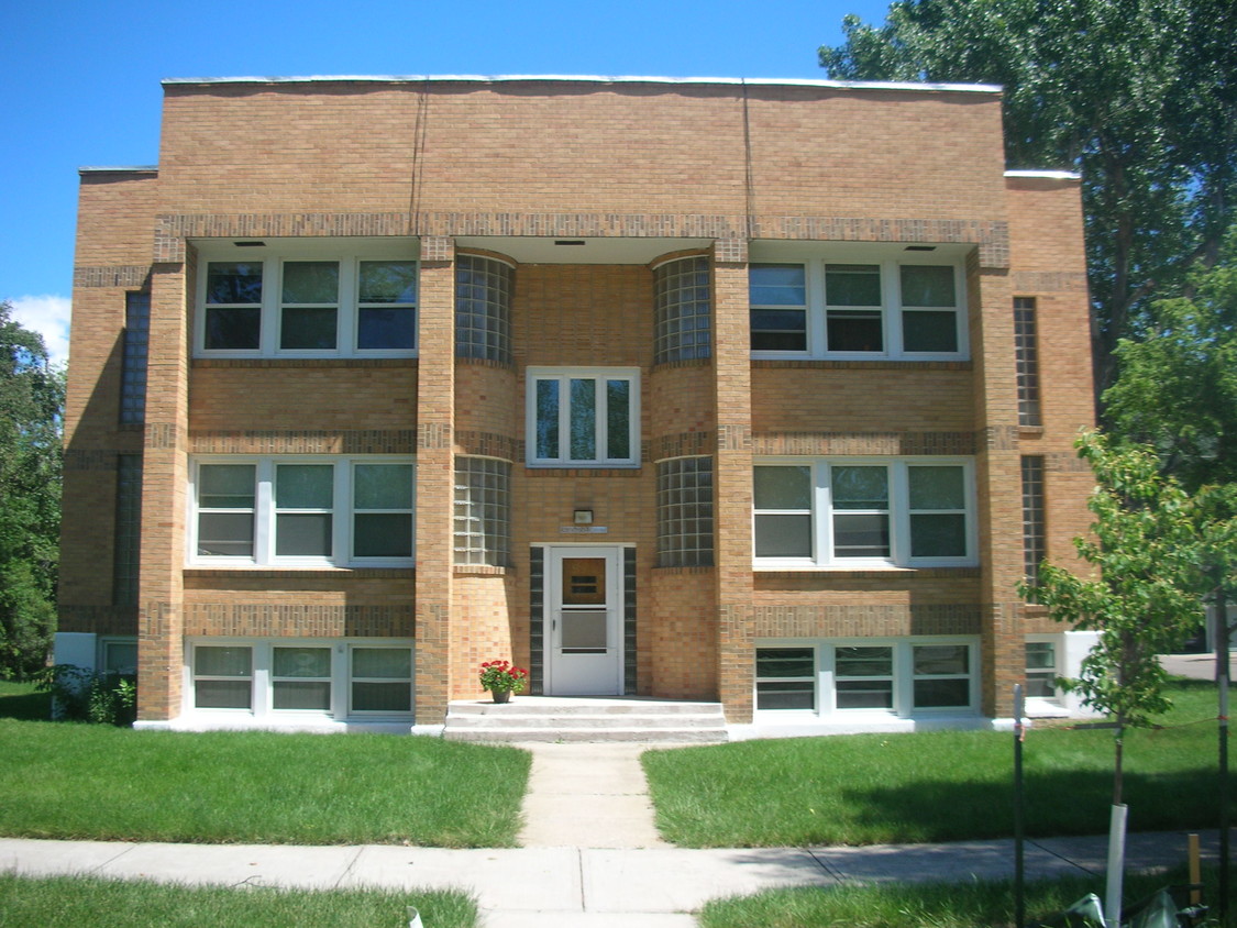 Attractive and quaint six-plex, South Side! - 24 S Merriam Ave
