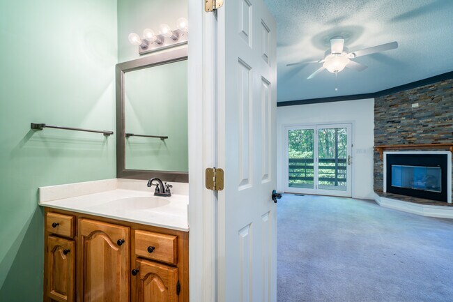 Foto del edificio - 305 Piney Mountain Dr